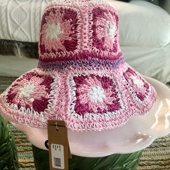 Nwt Steve Madden Bucket Pink Crochet 